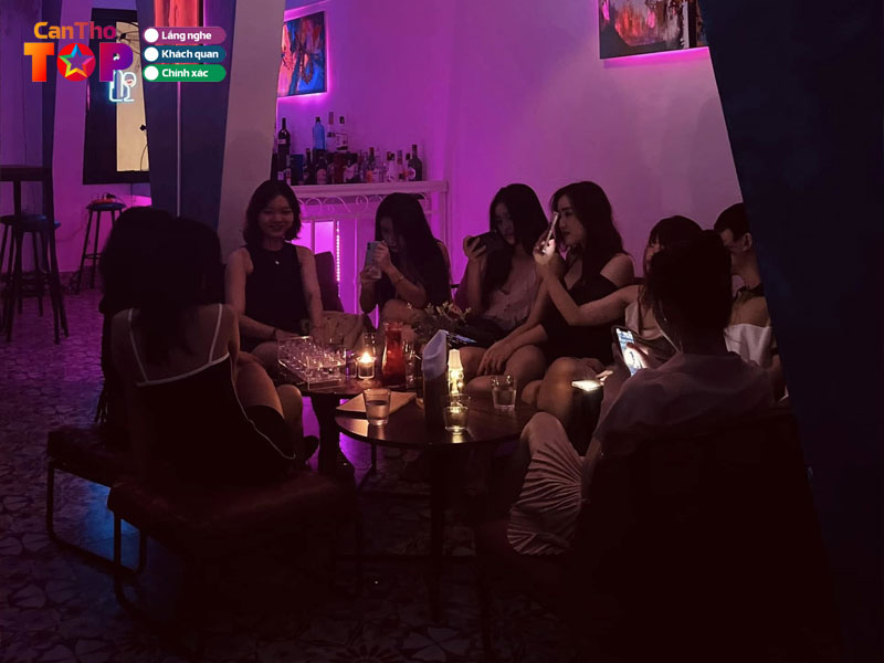 Dusk-till-dawn-cocktail-bar-canthotoplist