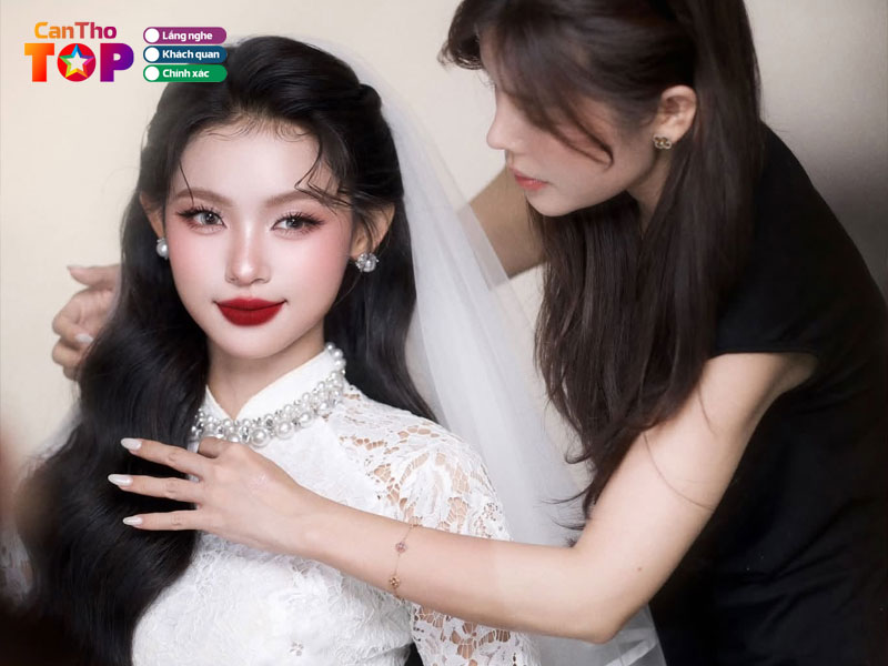 Hoang-ngan-make-up-academy-canthotoplist